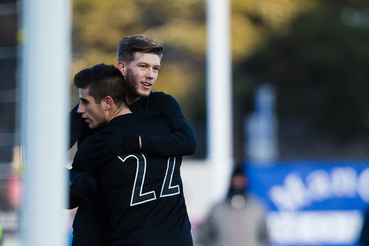 s Nicolas Marcelo Stefanelli jublar med Anton Salétros