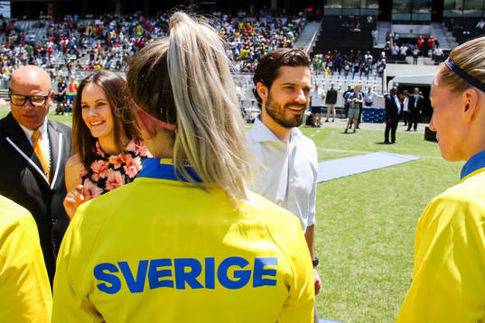 Prins Carl Philip och Prinsessan Sofia träffar spelarna