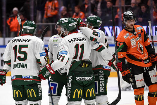 Frölundas Victor Olofsson jublar med lagkamrater