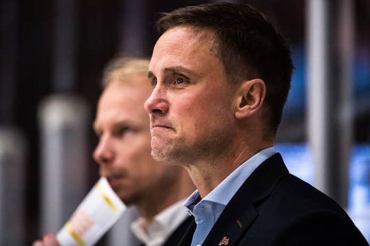 Frölundas tränare Roger Rönnberg  jublar