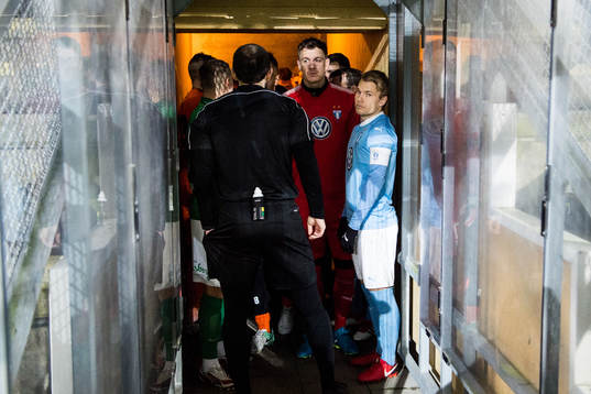 Malmö FFs målvakt Johan Dahlin och Oscar Lewicki i