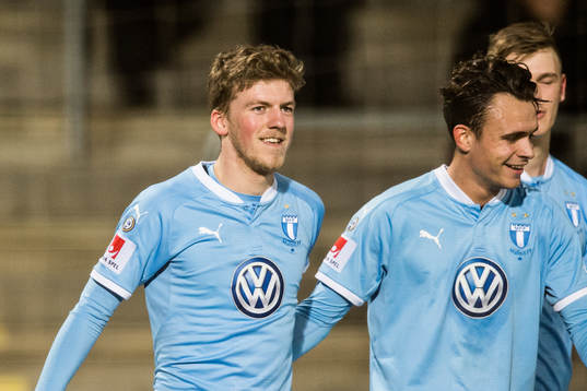 Malmö FFs Teddy Bergqvist jublar med Andreas Vindheim