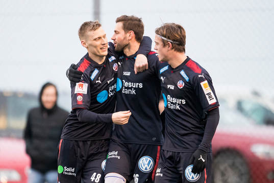 Helsingborgs Andri Runar Bjarnason, Mikael Dahlberg och Alexander Achinioti-Jönsson jublar