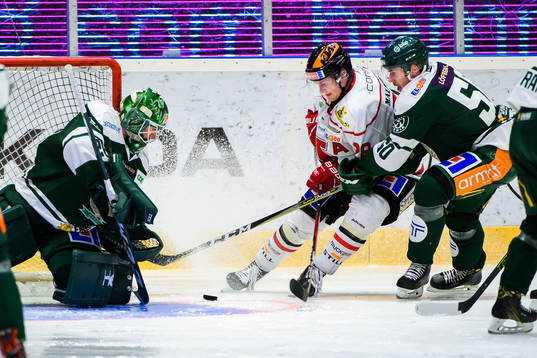 Färjestads målvakt Stefan Steen och Sebastian Erixon i en