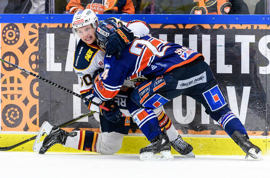 Kamp mellan Djurgårdens Marcus Davidsson och Växjös