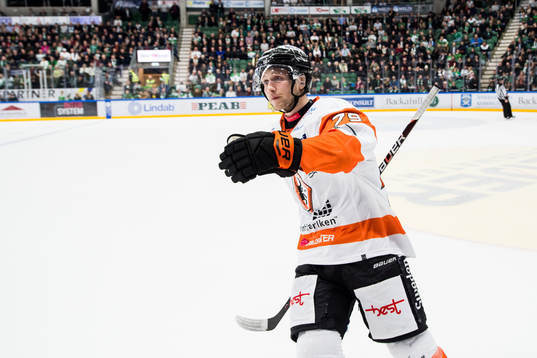 Karlskronas Emil Lundberg jublar