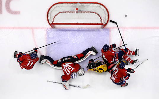 Räddning av Linköpings målvakt Jonas Gustavsson