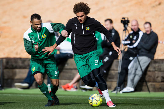 Hammarbys Serge-Junior Martinsson Ngouali och Neto Borges i