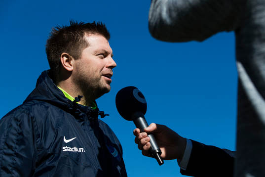Norrköpings tränare Jens Gustafsson intervjuas