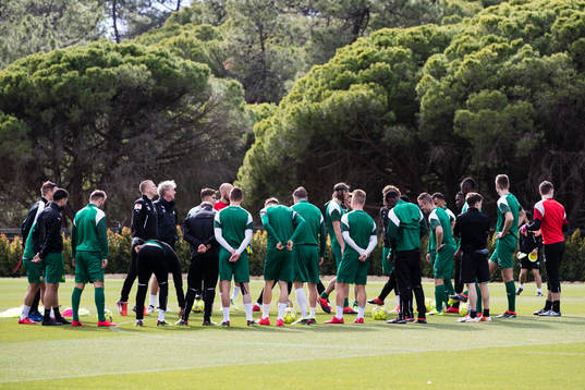 Hammarbys spelare samlas