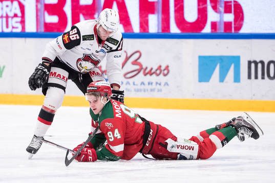 Malmö Redhawks Kim Rosdahl och Moras Sebastian Hartmann  i
