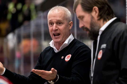 Västerviks tränare Roger Forsberg  i ishockeymatchen i