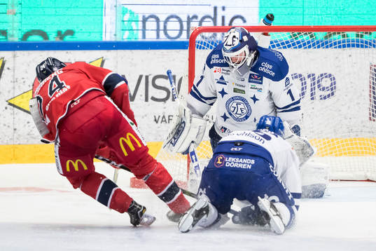 chans för Västerviks Conny Strömberg framför Leksands