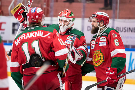 Moras målvakt Christian Engstrand jublar