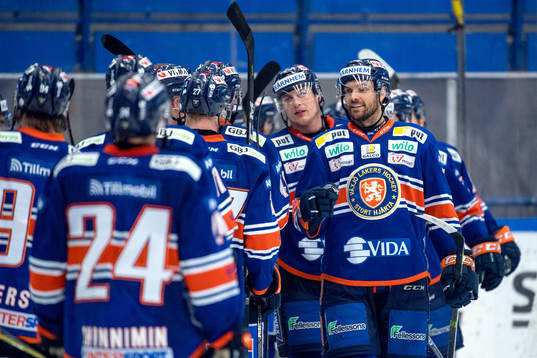 Växjös Noah Welch jublar med lagkamrater