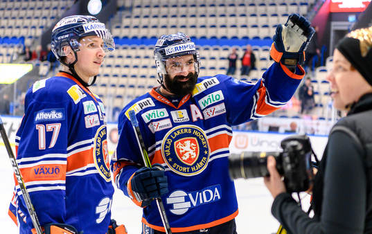 Växjös Daniel Rahimi och Jonas Röndbjerg jublar