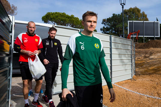 Hammarbys målvakt Benny Lekström, Simon Sandberg och