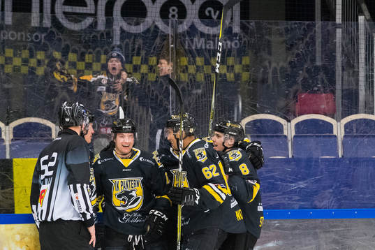 Panterns Robin Dahse jublar