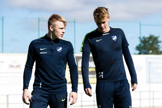 Norrköpings målvakt Isak Pettersson och Eric Smith