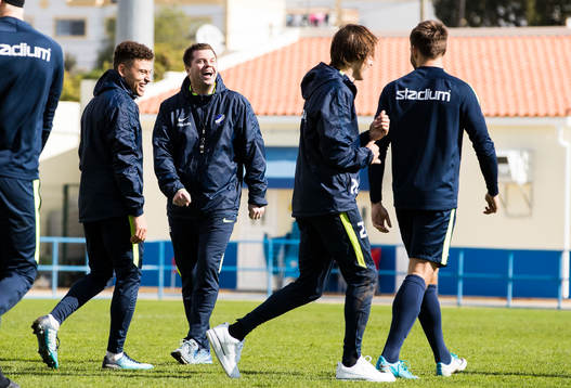 Norrköpings Jordan Larsson, tränare Jens Gustafsson, Simon Thern och Johannes Vall