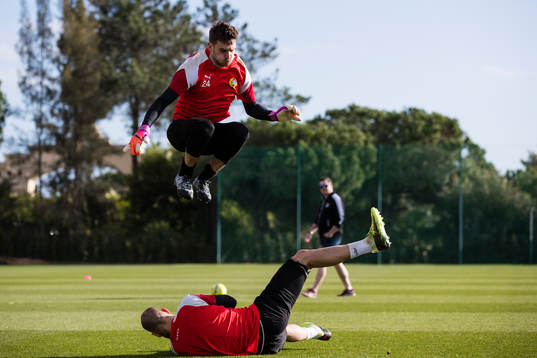 Målvakt Davor Blazevic och Hammarbys målvakt Benny