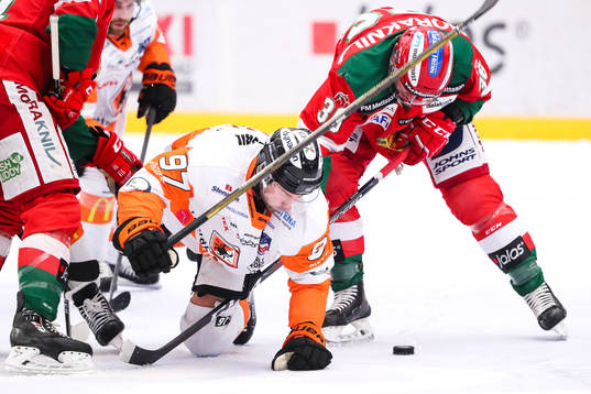 Karlskronas Per Ledin och Moras Jason Akeson