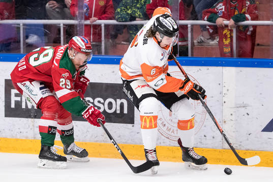 Moras Marcus Fagerudd och Karlskronas Linus Karlsson  i