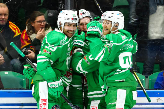 Rögles spelare jublar