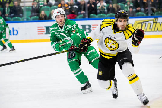 Rögles Simon Ryfors och Brynäs Jesper Jensen fångar