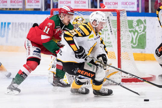 Moras Alexander Hilmerson och Skellefteås Mark Katic  i