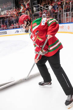 Ispojke i ishockeymatchen i SHL mellan Mora och Skellefteå