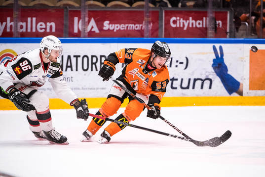 Malmö Redhawks Kim Rosdahl och Karlskronas Bobbo Petersson