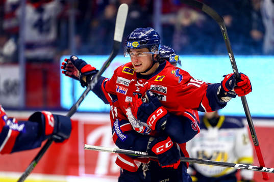 Linköpings Jacob Lilja jublar med lagkamrater