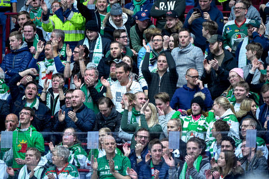 Rögles supportrar jublar