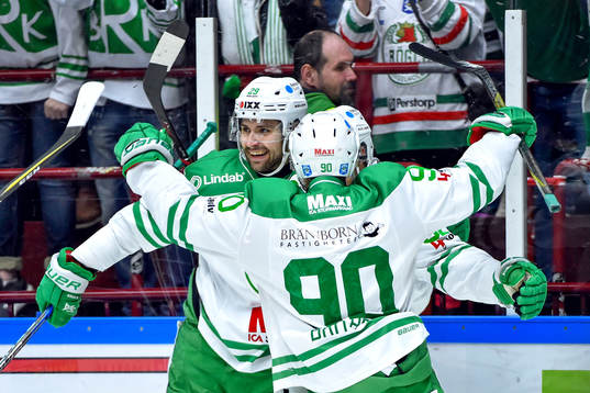 Rögles Lucas Elvenes och Ted Brithén jublar