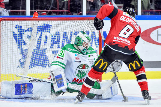Malmö Redhawks Johan Olofsson gör 2-5 på straff bakom
