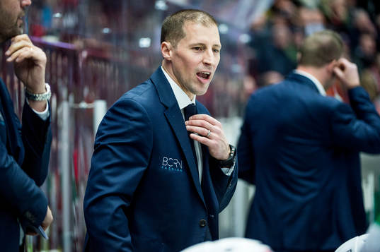 Rögles tränare Cameron Abbott