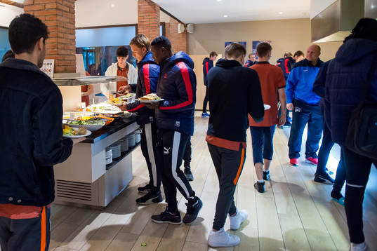 Oke Akpoveta mfl tar mat