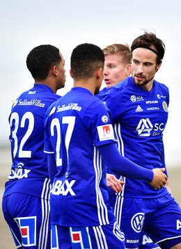 Sundsvakks Linus Hallenius jublar med Jonathan Morsay,