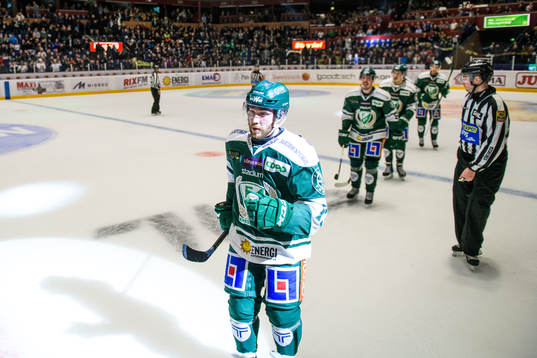 Färjestads Linus Persson jublar