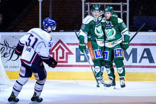 Färjestads Joakim Nygård och Linus Persson jublar