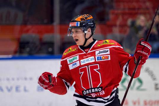 Örebros Jere Sallinen jublar