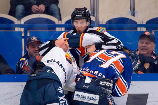 Djurgårdens Alexander Falk och Växjös Pontus Netterberg
