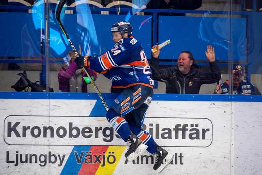 Växjös Brendan Shinnimin jublar