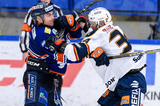 Kamp mellan Växjös Oliver Bohm och Djurgårdens Daniel