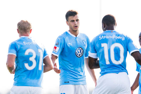 Malmö FFs Alexander Jeremejeff jublar med Carlos