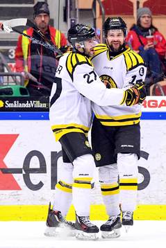 Brynäs Drew Miller och Johan Alcén jublar