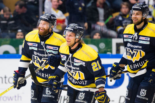 s Robin Figren, Mattias Tedenby och Kevin Stenlund jublar