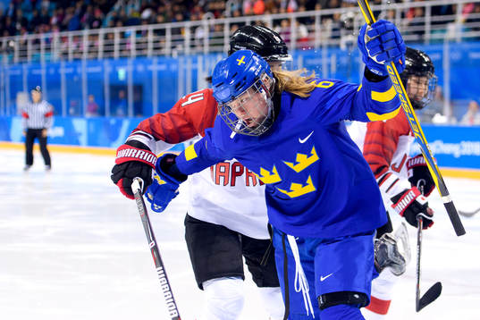 Bla gjennom flere bilder av 2018 Winter Olympics, Day 1, Ice Hockey, Women's Preliminary Round, Japan - Swed
