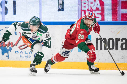 Färjestads Joakim Nygård och Moras Marcus Fagerudd  i